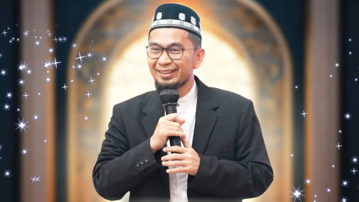 Ustaz Adi Hidayat (UAH) sedang menyampaikan tausiah