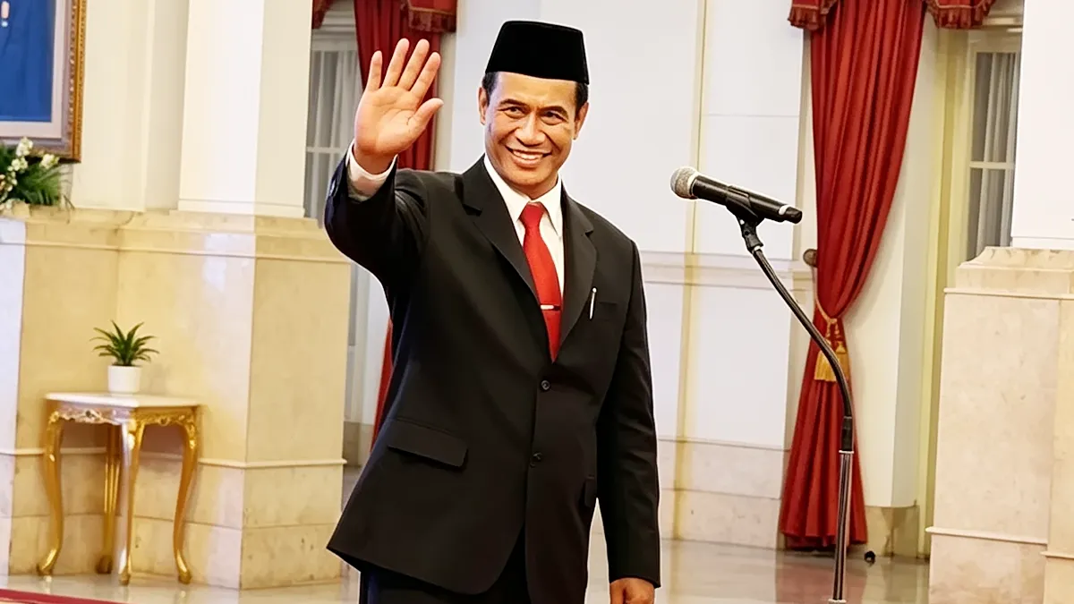 Andi Amran Sulaiman melambaikan tangan sambil tersenyum usai dilantik menjadi Menteri Pertanian di Istana Negara